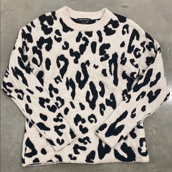 Large Leopard Cheetah Print Sweater - Picture 6 of 6